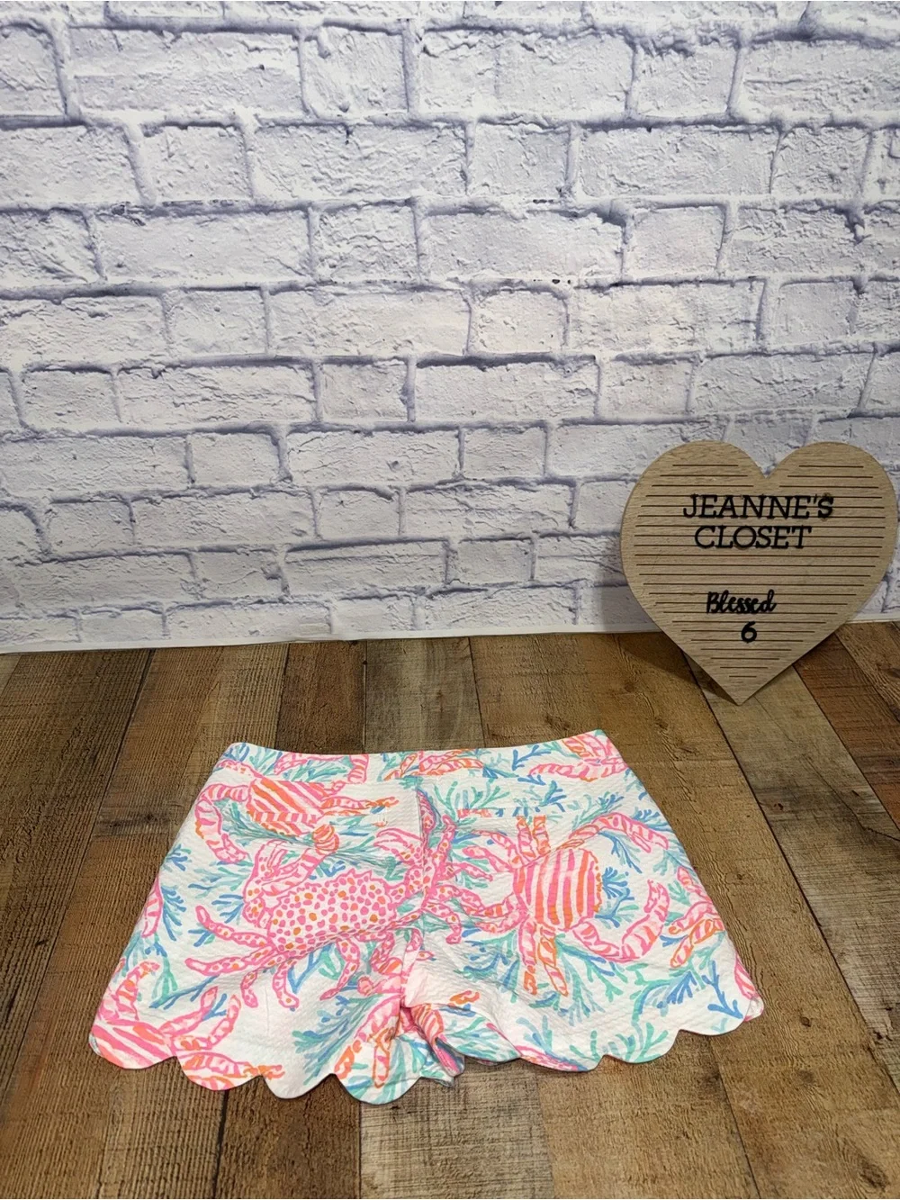 Lilly Pulitzer buttercup shorts getting steamy crab print NWOT 6